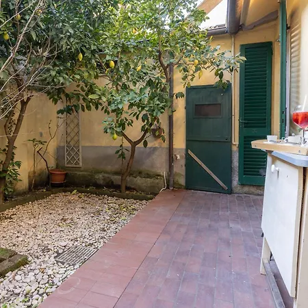 Lungarno Charismatic With Private Garden Apartment