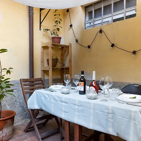 Lungarno Charismatic With Private Garden Apartment *